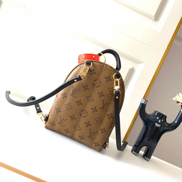 LV Model: M44872 Size:17x22x10cm - Image 9