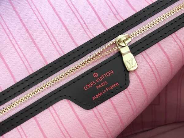 Louis Vuitton Size: 32*29*17cm - Image 2