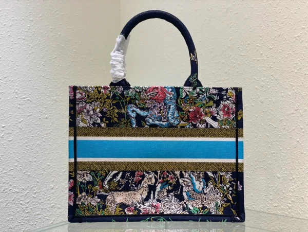 Book Tote Handbag - Image 7