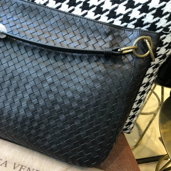 BV Briefcase Size: 33cm Black - Image 8