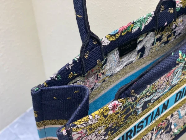 Book Tote Handbag - Image 3