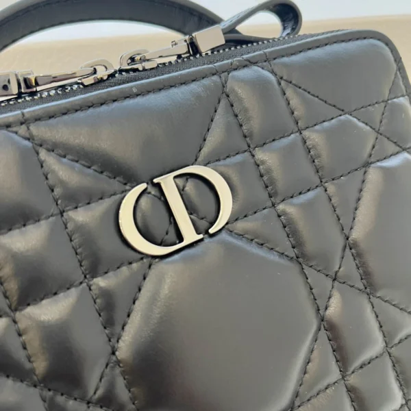 Black Autumn/Winter Camera Bag - Image 9