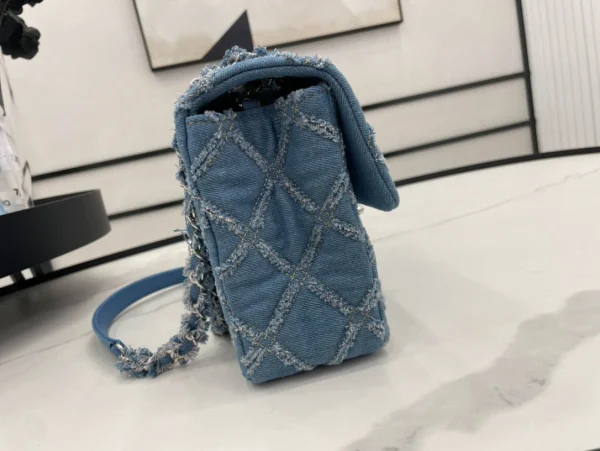 A68109 chanel old fashioned size: 17*9.5*8cm - Image 7