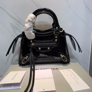 Black Size: 22cm