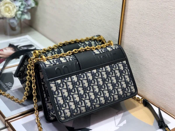 30 Montaigne Chain Crossbody Bag Size: 25.5cm - Image 5