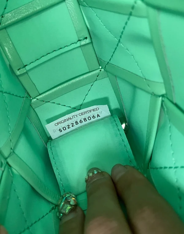 BV Cassette bag Size: 23x15cm 667298 Spring Green - Image 4