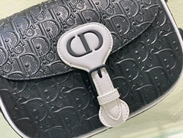 Bobby Clutch Size: 22cm - Image 5