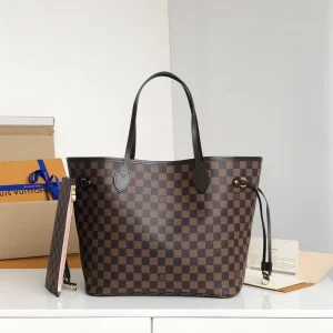 Louis Vuitton Size: 32*29*17cm