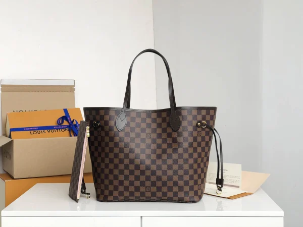Louis Vuitton Size: 32*29*17cm