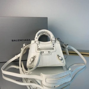 Balenciag* Neo Classic biker bag Size: 18