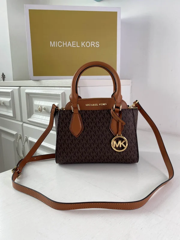 Michael kors MK jetset Size: 22cm*19cm*10cm