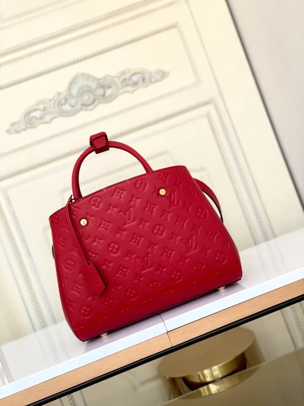 Louis Vuitton size: 33x23x15cm