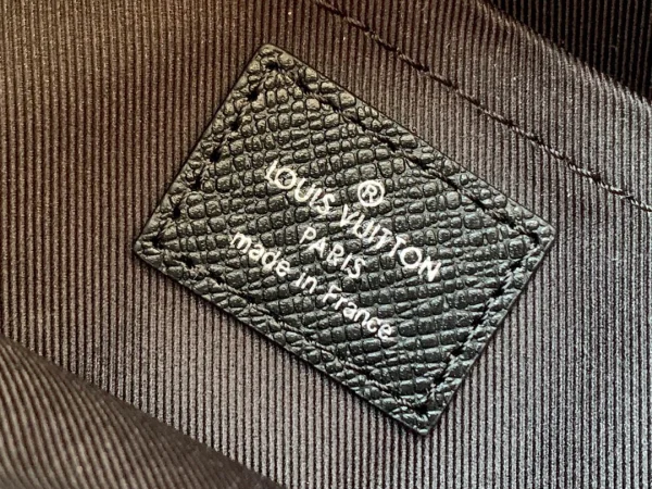 Louis Vuitton Size 29.5x20x10.5 cm - Image 3
