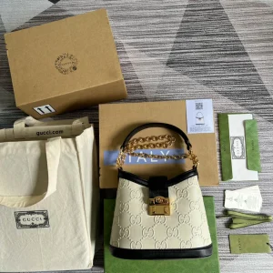 Model: 675788 Size: 25x21x9cm
