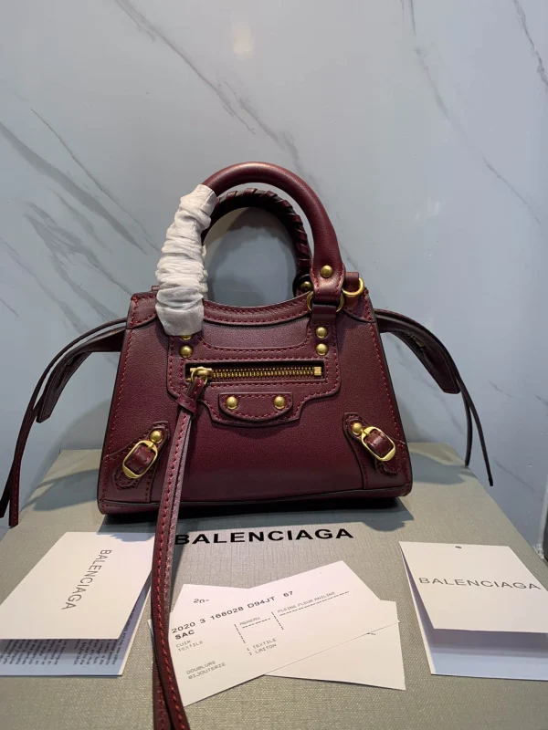 Burgundy Size: 18cm