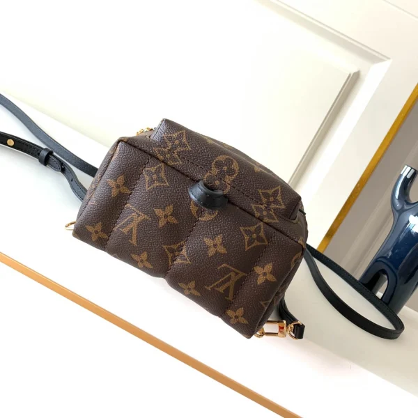 LV Model: M44873 Size 17*22*10cm - Image 7