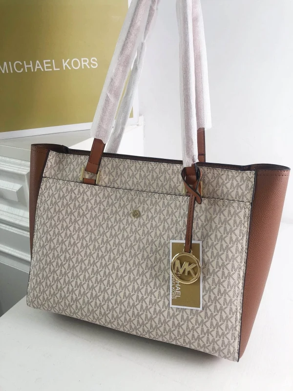 MK Shoulder Bag Black L: 26 H: 32 W: 13 - Image 8