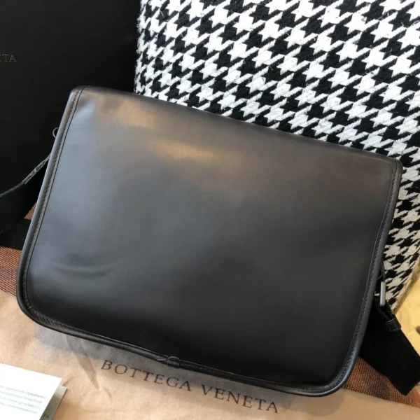 BV Briefcase Size: 32cm Black - Image 3