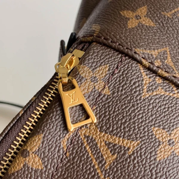 LV Model: M44873 Size 17*22*10cm - Image 4
