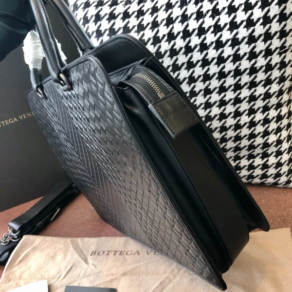BV Briefcase Size: 39cm Black - Image 4