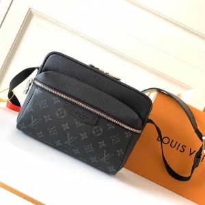 LV Model: M30233 Size:29.5x20x5cm