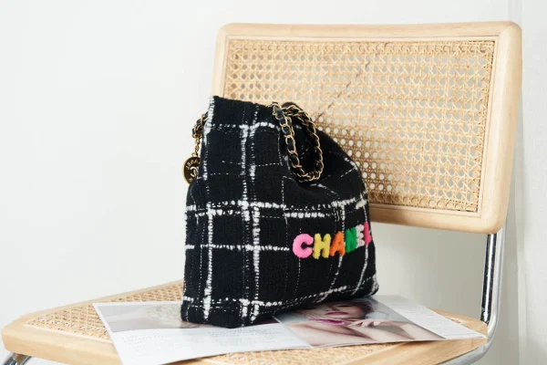 Black and white Size: 35cm 39cm - Image 15