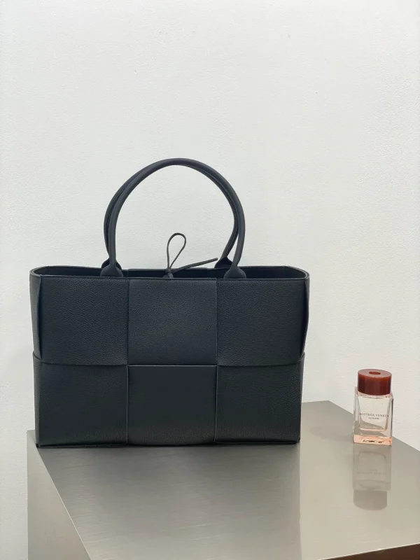 BV ARCO TOTE bag Size:38x25cm 609175
