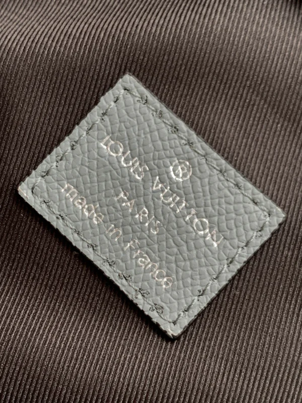 Louis Vuitton Size: 20.0 x 31.0 x 10.0 cm - Image 2