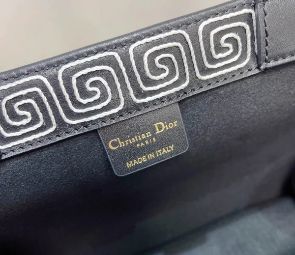 Book Tote Series Size: 41.5cm 36cm 22cm - Image 3
