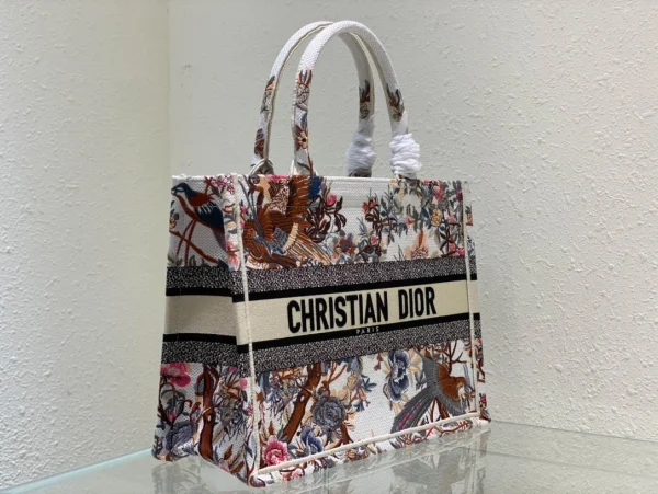 Book Tote Handbag Size: 36cm - Image 9