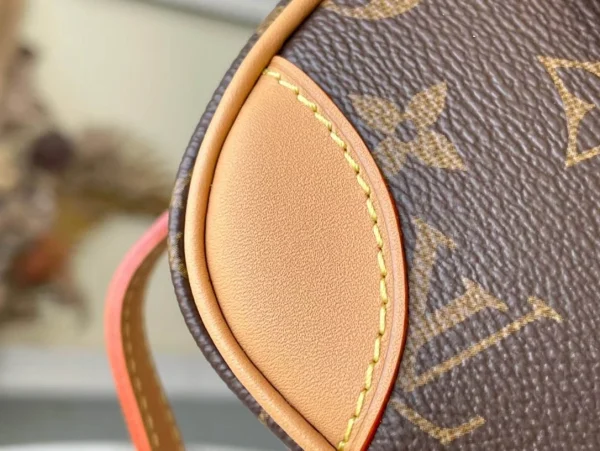 Louis Vuitton DIANE handbag with Size: 25.0 9.0 15.0 cm - Image 4