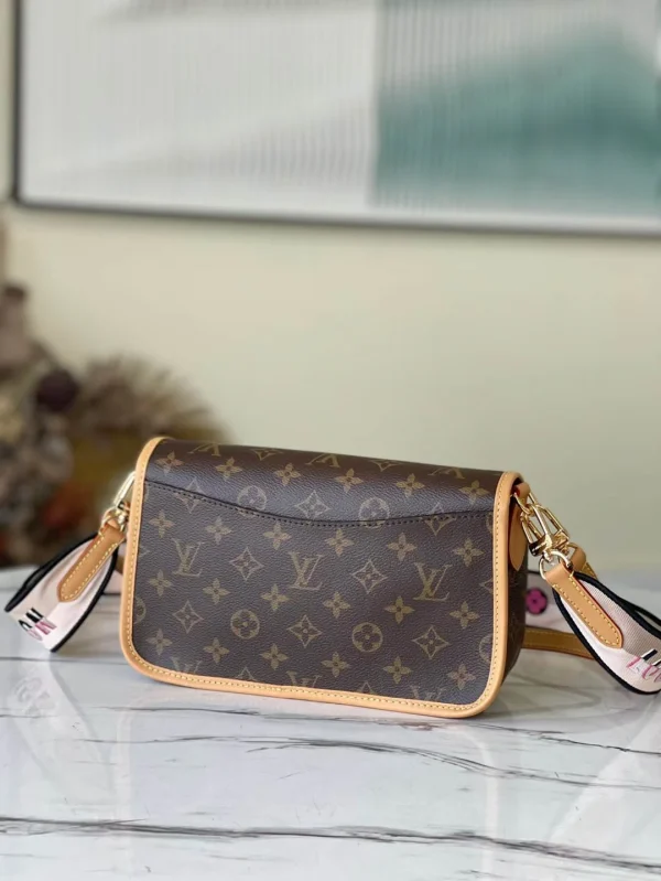 Louis Vuitton DIANE handbag with Size: 25.0 9.0 15.0 cm - Image 8