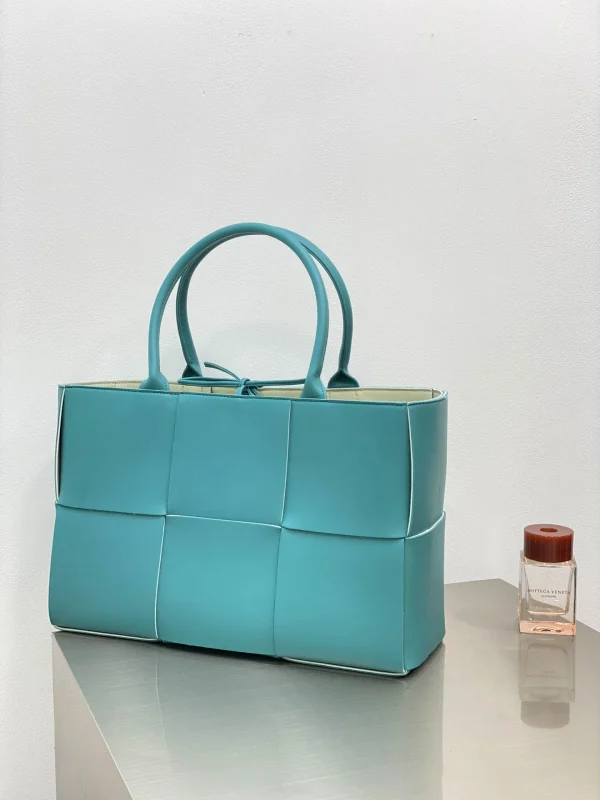 BV ARCO TOTE bag Size:38x25 609175 - Image 8