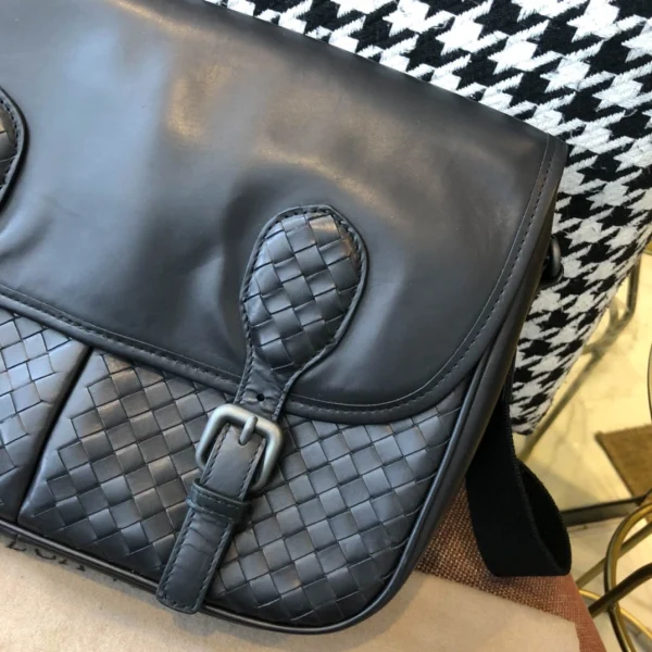 BV Briefcase Size: 32cm Black - Image 8