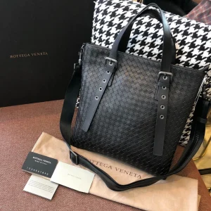 BV Briefcase Size: 30cm Black