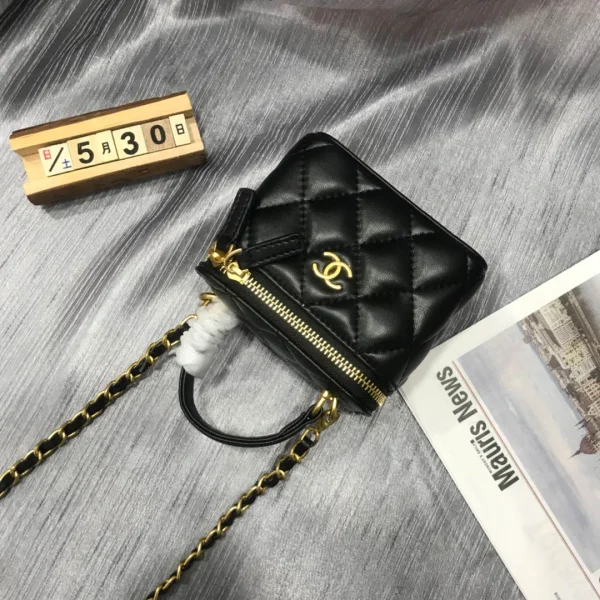 Bucket Bag Model No.;5865 - Image 9