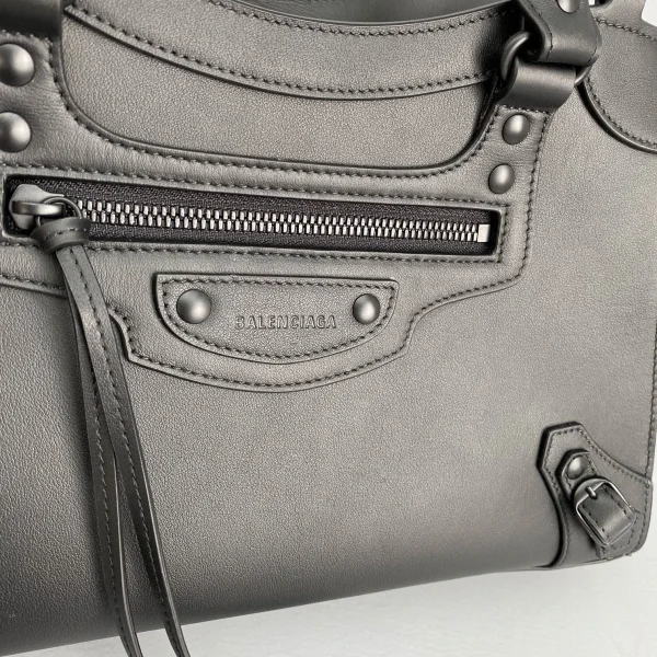 Balenciag* Neo Classic biker bag Model: 1991 Size: 25*33*13*20cm - Image 6