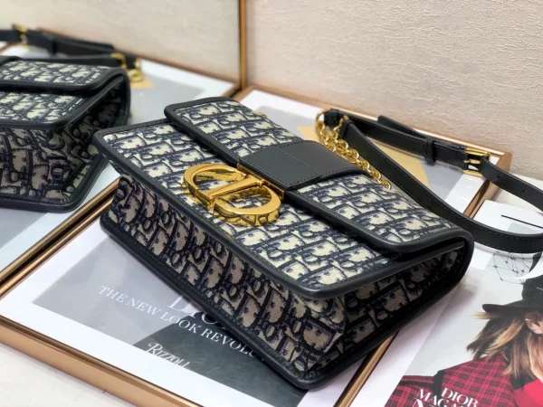 30 Montaigne Chain Crossbody Bag Size: 25.5cm - Image 7