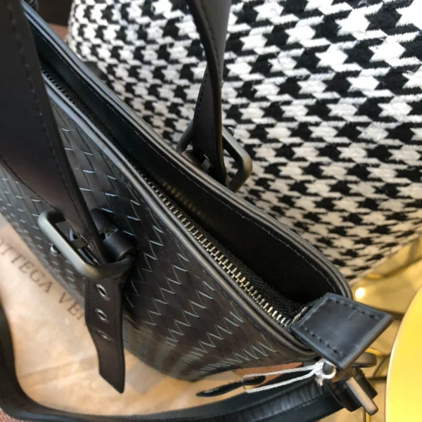 BV Briefcase Size: 30cm Black - Image 5