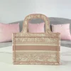 Book Tote Handbag Size: 22.5 x 24 x 8 cm - Image 7