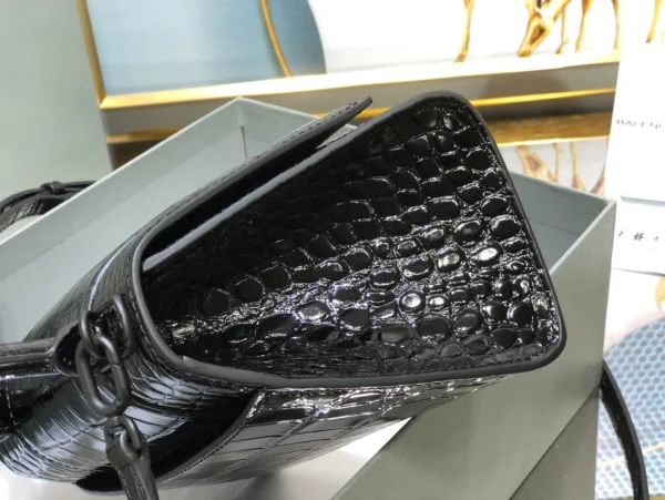 Balenciaga Paris Model: 23x10x24cm Size: 19x8x21cm - Image 5