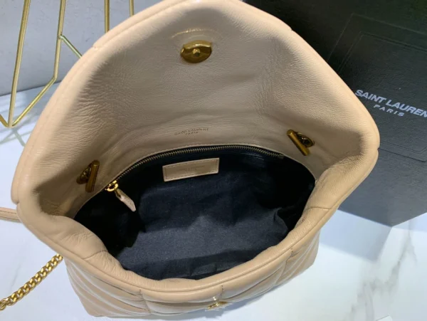 LOULOU PUFFER Lambskin bag Size: 23x15.5x5.8cm Model: 620333 - Image 4