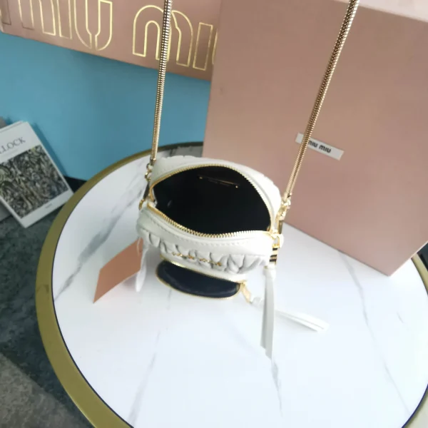 Matelasse metal chain shoulder strap with zipper pocket size: 17 2.5 9 Length: 115cm - Image 14