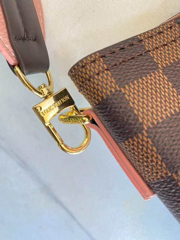 Louis Vuitton Size: 28X28X14cm Pocket 43cm - Image 4