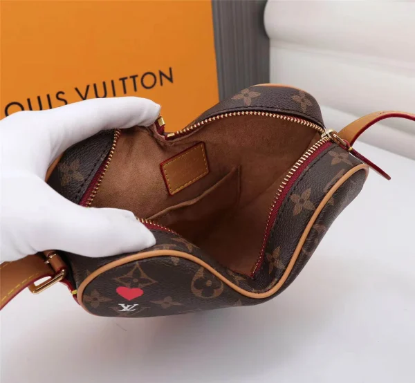 Louis Vuitton Model: 45149 Size: 22x20x6cm - Image 2
