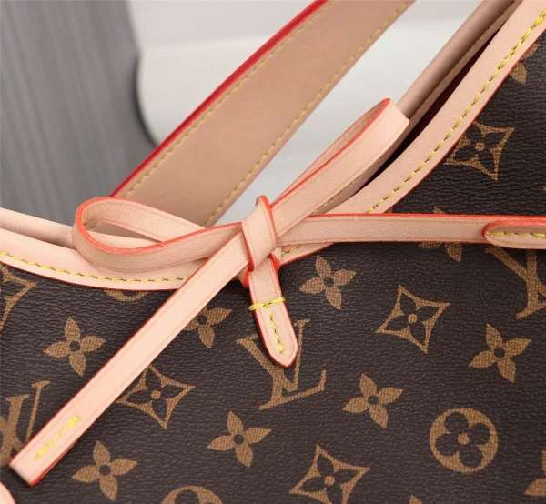 Louis Vuitton Model: 46283 Size: 34x28x11cm - Image 6