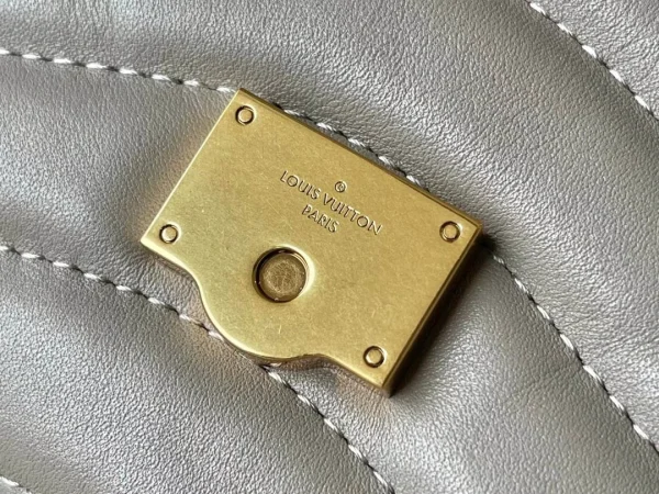 Louis Vuitton Size: 24x14x9cm - Image 14