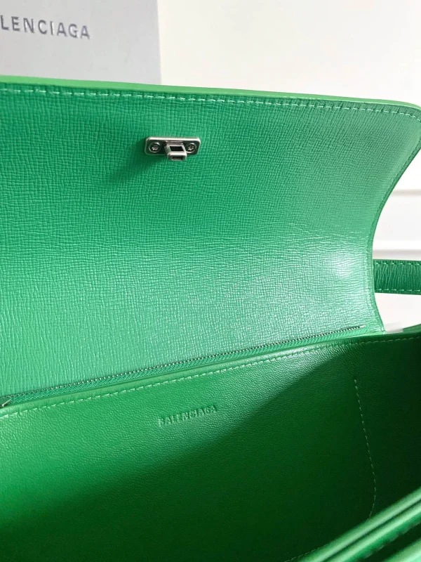 Crossbody Size: 23.5x12.4x10.4cm - Image 2