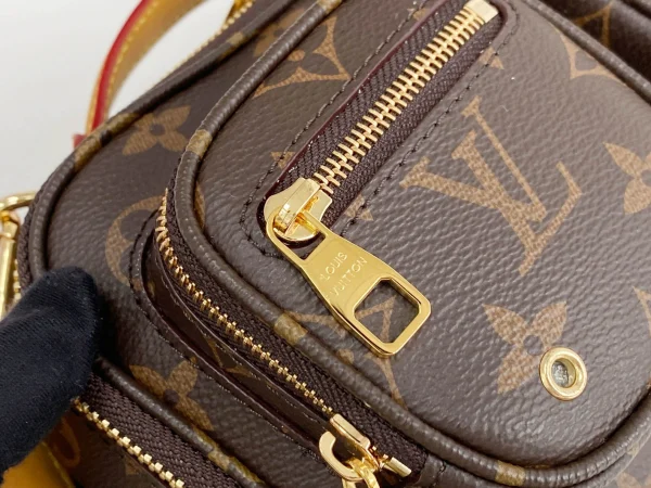 Louis Vuitton Size: 18 x 11 x 10 cm - Image 6