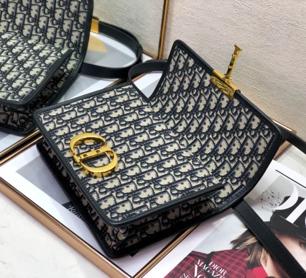 30 Montaigne Size: 24cm - Image 3